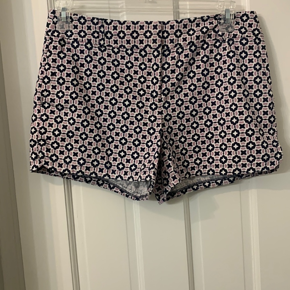 Loft Rivera 4” short size 8 lavender and navy preppy